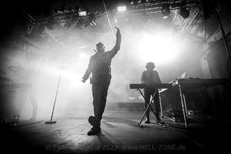 FRONT 242