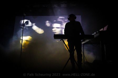 FRONT 242