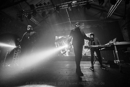 FRONT 242