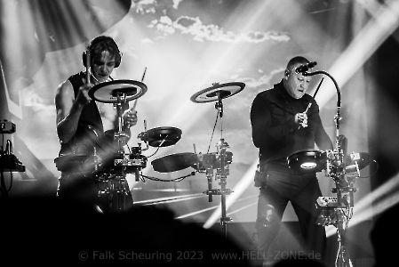 FRONT 242